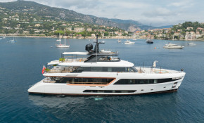 Моторная яхта Alluria