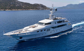 Моторная яхта INVADER