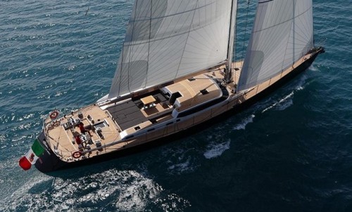 Значительное снижение цены на творение  Perini Navi  -  30.65-метровую яхту XNOI