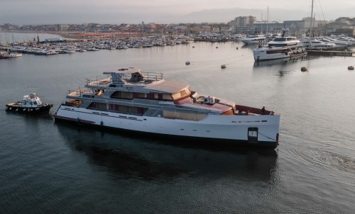43-метровая яхта Codecasa F77 переведена во Виареджо