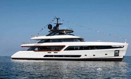 Спущена на воду первая Benetti Motopanfilo 37