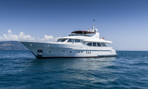 Продана c Bluewater: моторная яхта Jasmine Luna